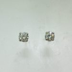 White gold 4-claw diamond studs